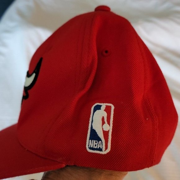 Authentic Chicago Bulls Red OG Jordan Vintage Mitchell & Ness NBA Snapback Hat - Picture 3 of 5